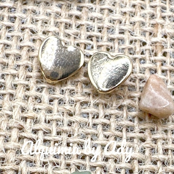 Gold hearts studs statement earrings - Picture 1 of 1